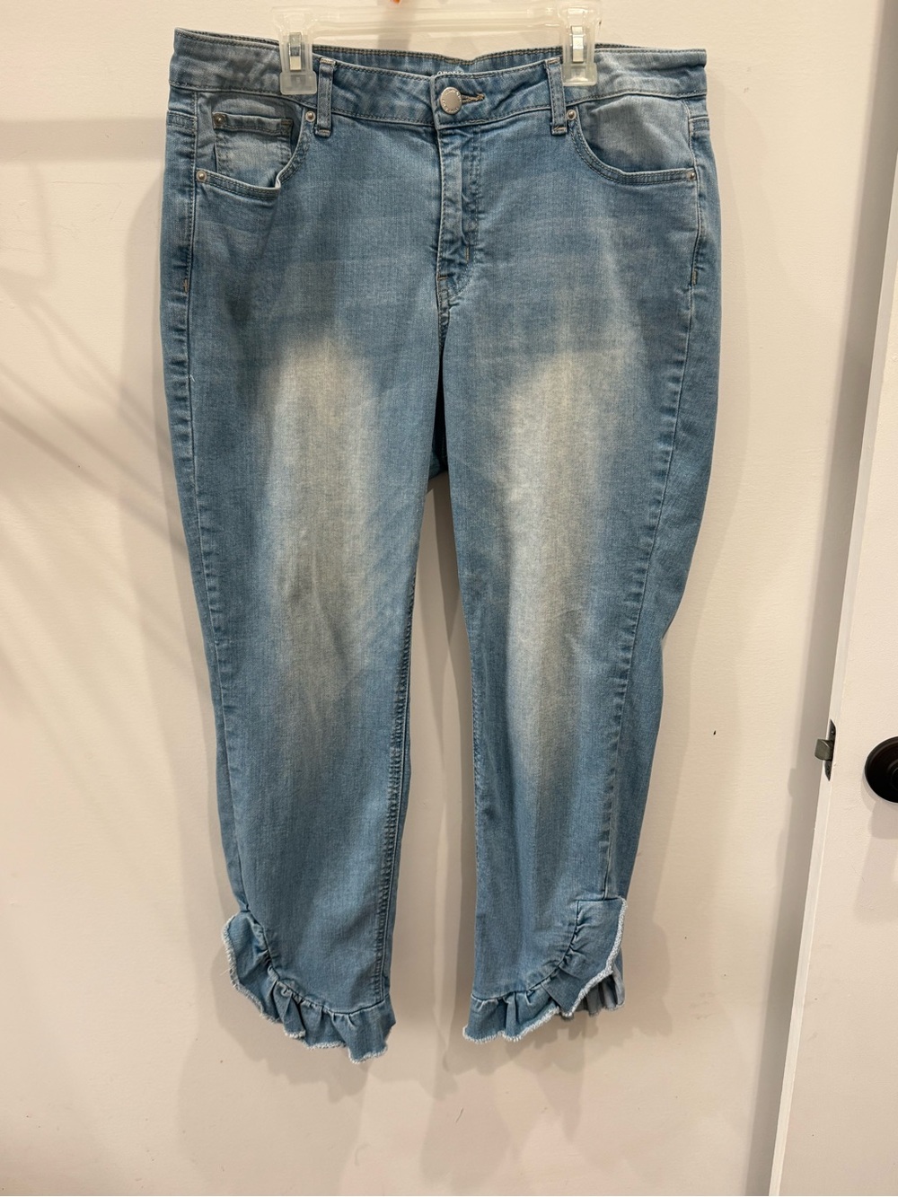 Crown & Ivy Light Wash Ruffle Hem Women's Jeans size 8